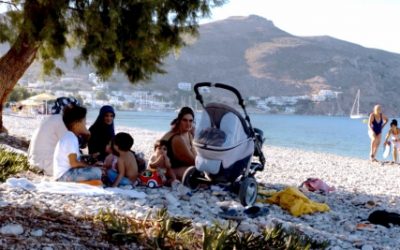 Gli abitanti delle isole greche accolgono i rifugiati