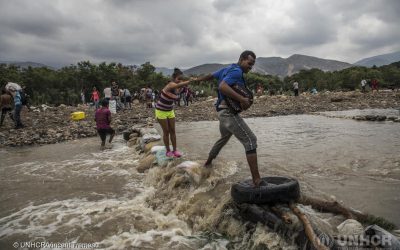 Venezuela: fiumi in piena e migliaia di persone in fuga ogni giorno aumentano i rischi alle frontiere