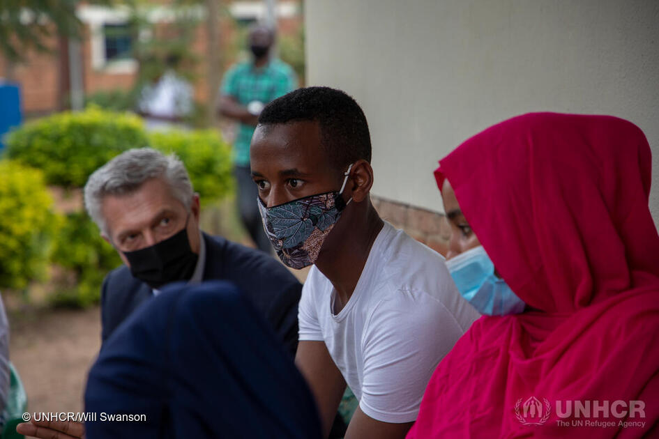 Ruanda. L'Alto Commissario visita i rifugiati in transito dalla Libia