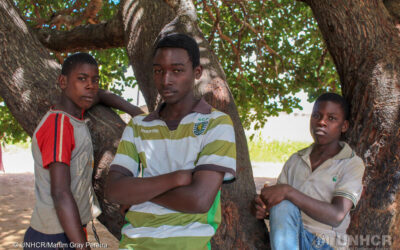 Tre amici affrontano i pericoli da soli dopo essere fuggiti dagli attacchi di Cabo Delgado
