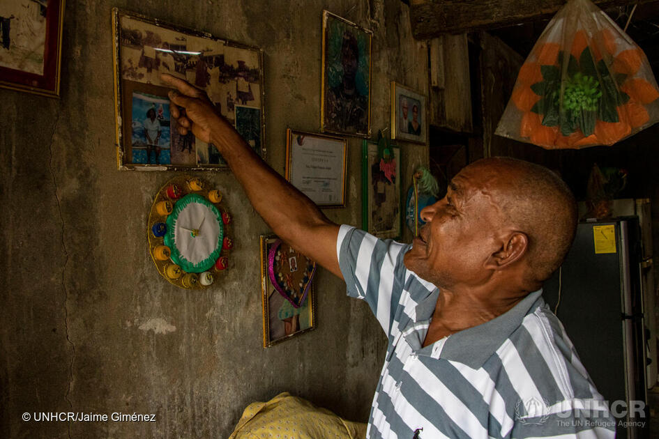 Ecuador. Anziano rifugiato lotta per mangiare due pasti al giorno