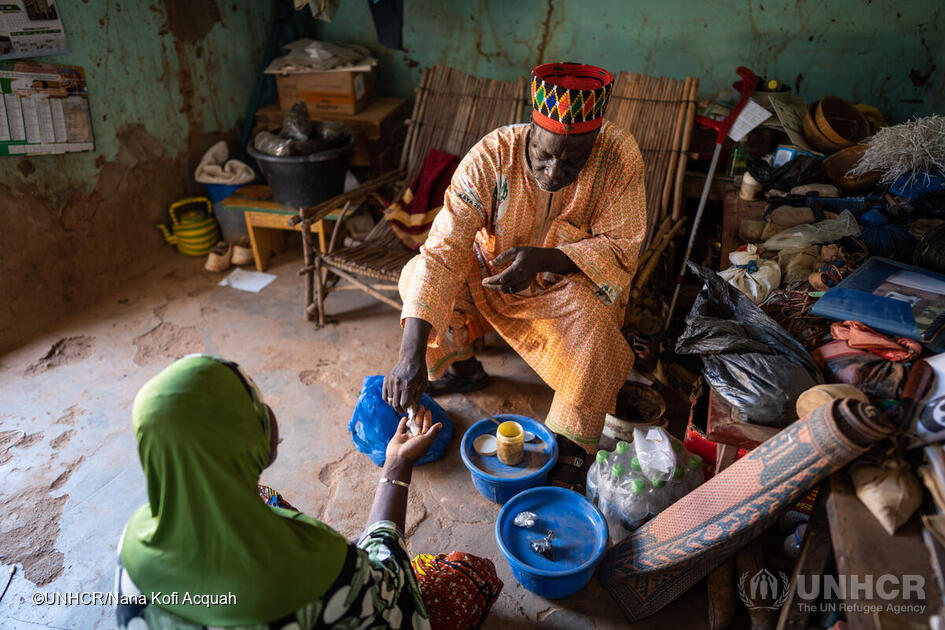 Burkina Faso. Village chief wins joint UNHCR Nansen Refugee Award regional prize for Africa