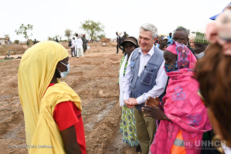 Cameroon. High Commissioner meets families displaced by climate change clashes