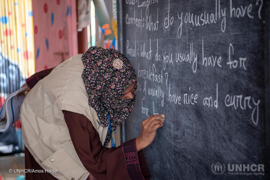 Bangladesh. Rohingya refugee teachers pair up to tackle education hurdles