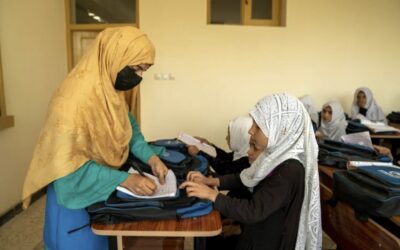 L’Alto Commissario delle Nazioni Unite per i Rifugiati chiede di revocare il divieto per le donne di lavorare come operatrici umanitarie in Afghanistan