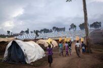 Le crescenti violenze nella Repubblica Democratica del Congo orientale stanno causando centinaia di vittime e costringono centinaia di migliaia di persone alla fuga