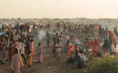 Sudan: dopo un anno di guerra a migliaia fuggono ancora ogni giorno