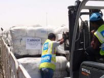 UNHCR緊急支援物資、ウズベキスタンに向けて空輸開始