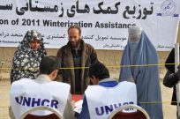 UNHCR、アフガン難民に防寒用品を配布