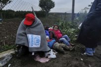 冬が近づく欧州：難民の越冬支援を要請