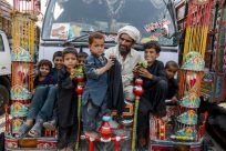アフガン難民：パキスタンから5万1000人が帰還へ