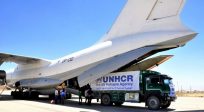 UNHCRがシリア北西部の国内避難民に支援物資を空輸