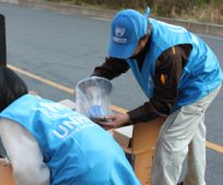 UNHCRから被災地へ　エコ・ランプ届けられる