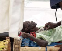 南スーダンの難民キャンプでＥ型肝炎が猛威　