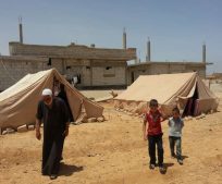 戦闘地から避難したシリア難民、安全地域にたどり着くまでの困難を語る