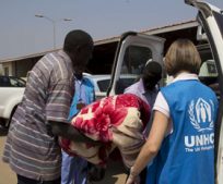 南スーダン：UNHCRが暴動に巻き込まれた難民を救出
