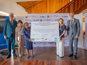 People holding a dummy commitment card