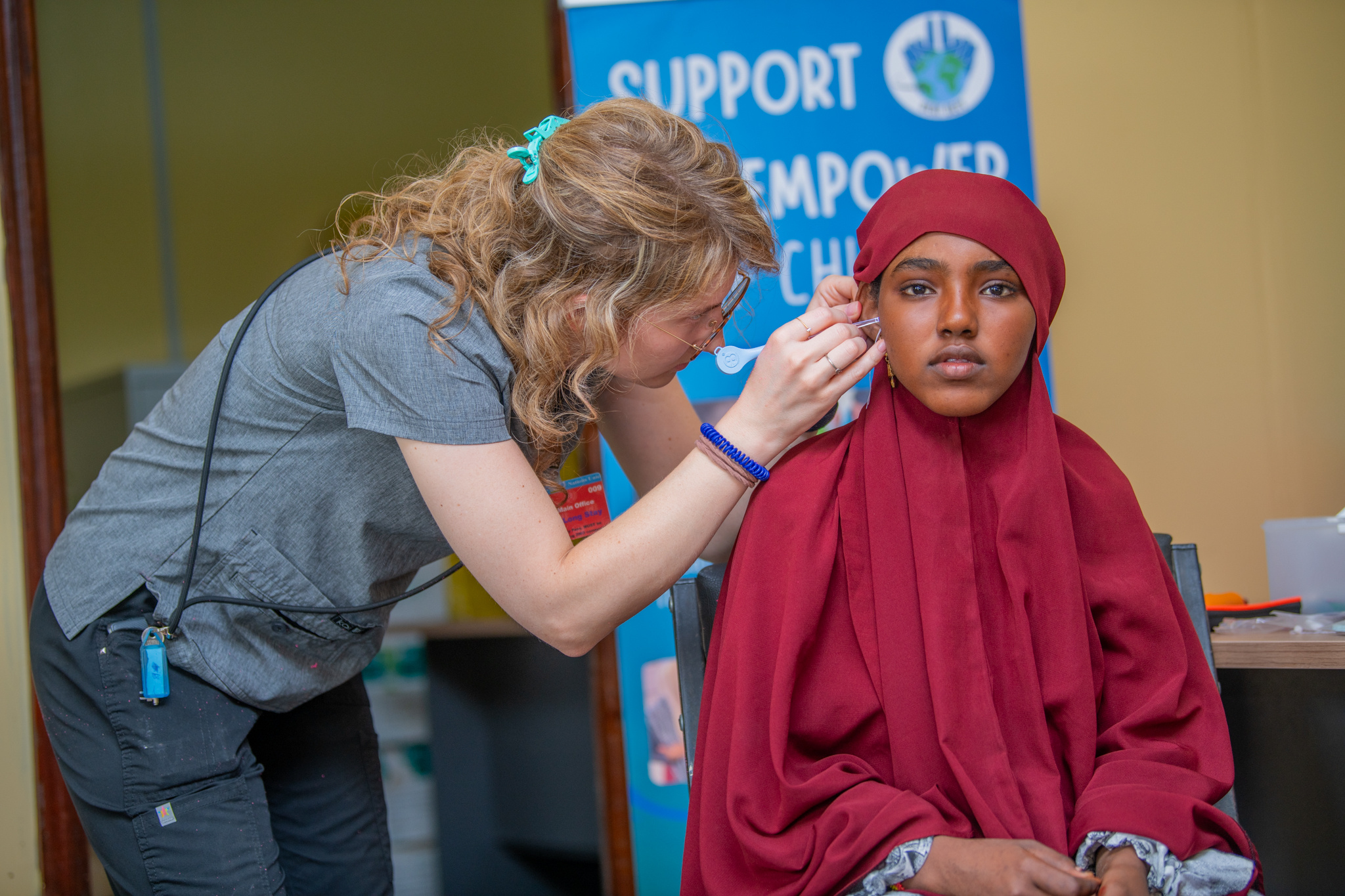 Deaf Defy volunteer looking into the eyes of a refugee in Dadaab