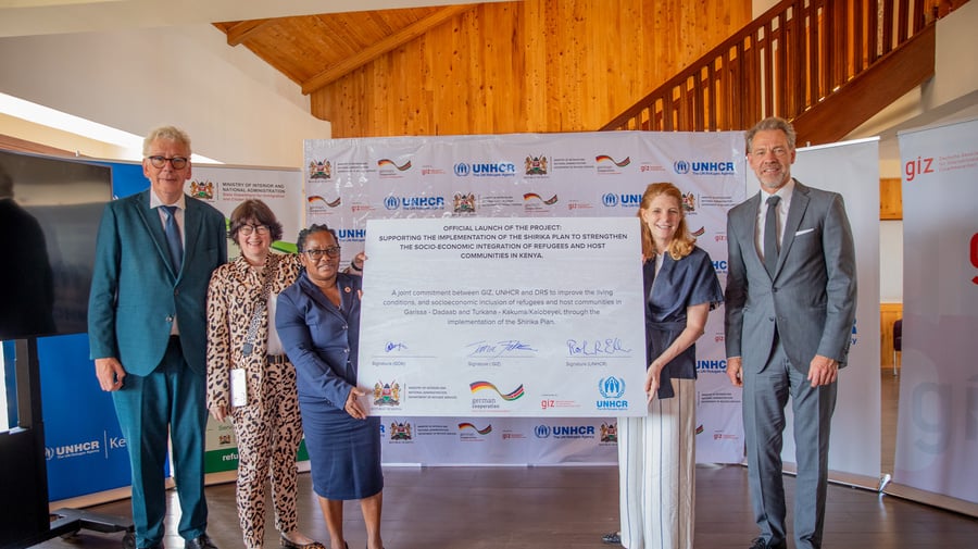 People holding a dummy commitment card