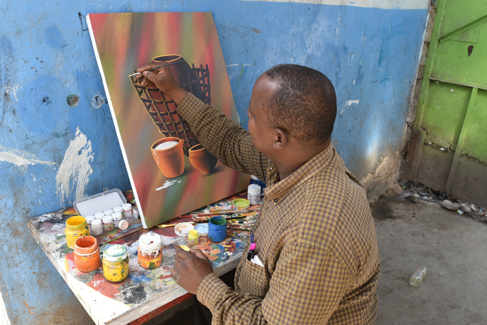 Somali refugee uses his artistic skills to earn a living