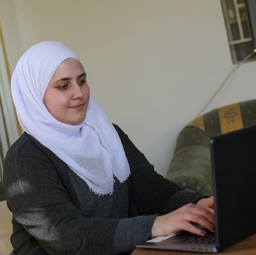 Esraa_11.png Esraa_11.png