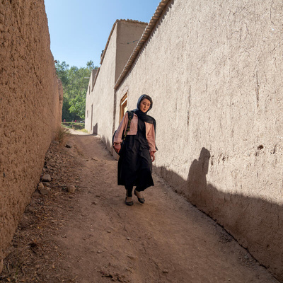 Midwife trainee visiting her village and women afftec by child mortality.
