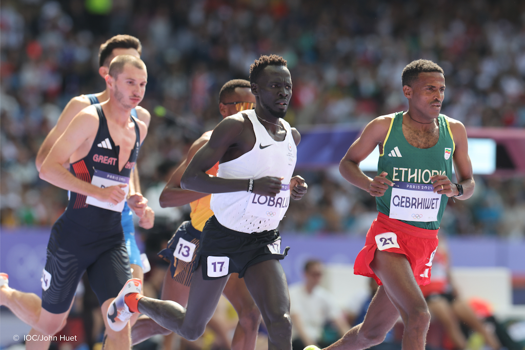 Domonic Lobalu post for M 5000m finals