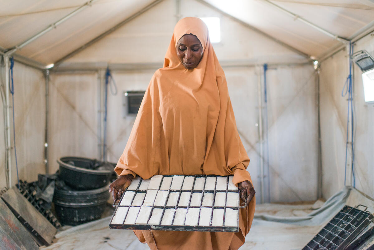 Niger. Refugees produce soap for Sayam forage camp