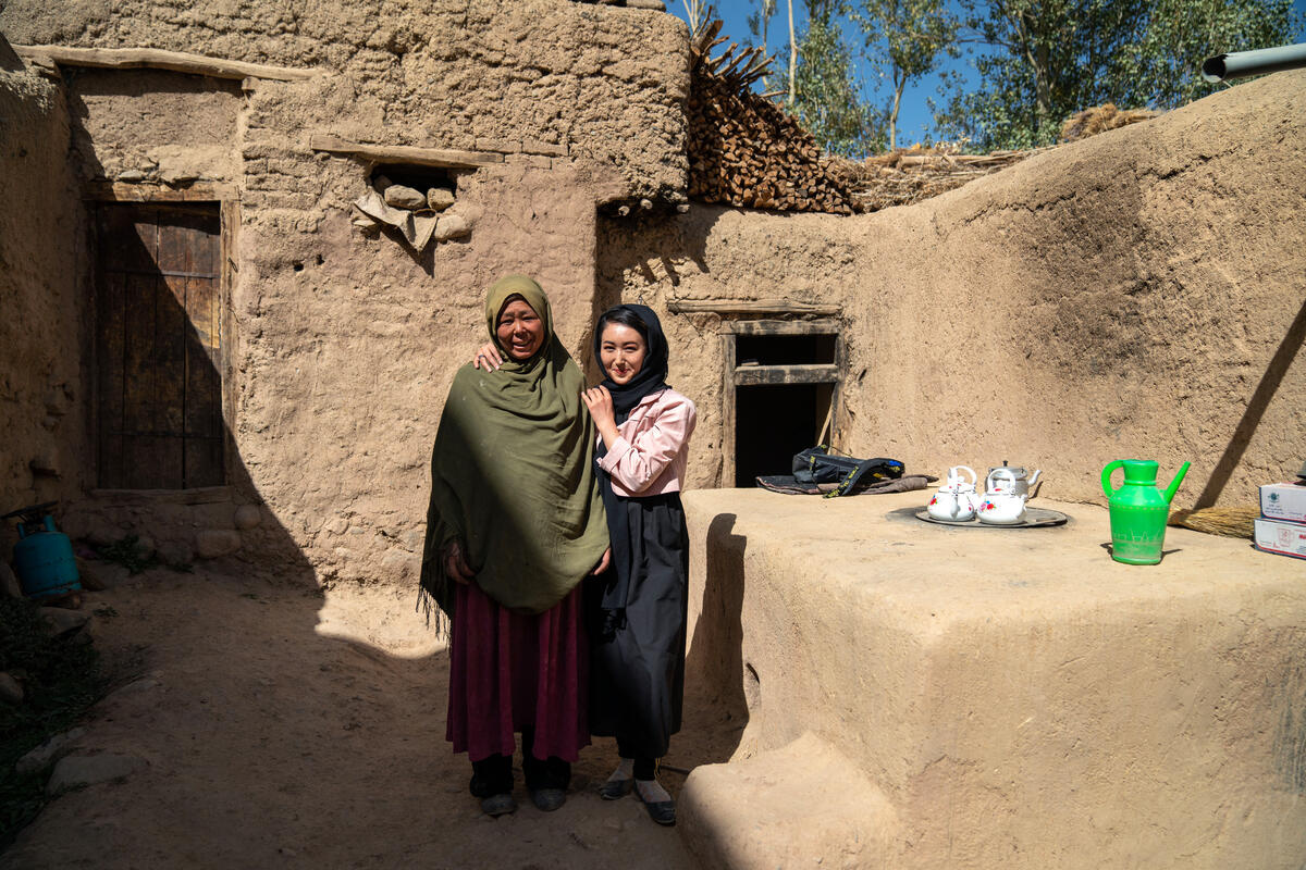 Midwife trainee visiting her village and women afftec by child mortality.