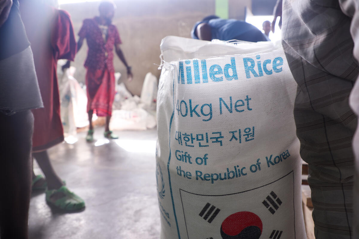 Ethiopia. Young Refugees Take Active Role in Food Distribution at Aysaita Camp
