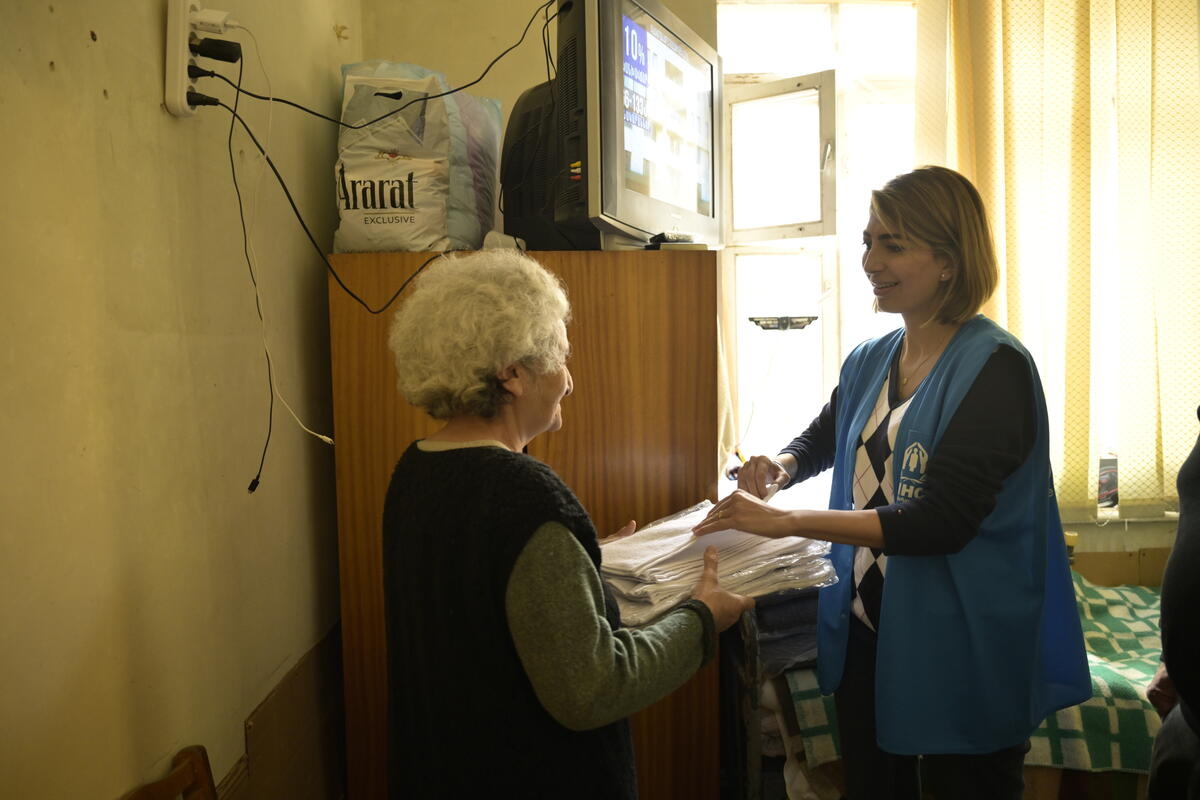 Armenia. UNHCR Regional Director for Europe visits refugees in Masis