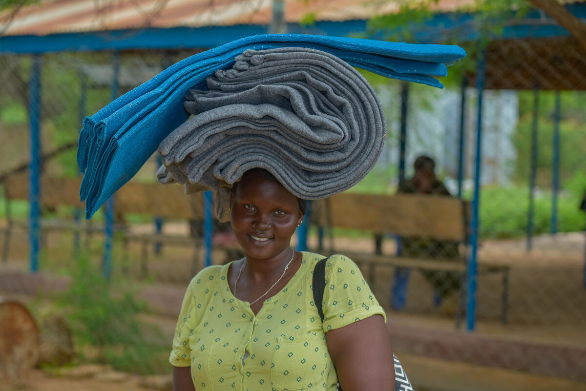 Kenya. UNHCR distributes non-food items to refugees displaced by floods in Dadaab camps