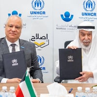 Dr. Khaled Khalifa, Advisor to the High Commissioner and UNHCR Representative to the Gulf Cooperation Council Countries, with Dr. Khaled Mathkour Al-Mathkour, Chairman of the Social Reform Society, during the signing ceremony.