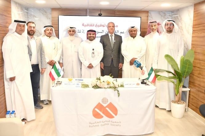 جانب من توقيع اتفاقية بين جمعية الرحمة العالمية والمفوضية السامية للأمم المتحدة لشؤون اللاجئين بتمثيل من السيد هشام العومي - رئيس مجلس إدارة جمعية الرحمة العالمية و السيد د. خالد خليفة ممثل المفوضية لدى دول مجلس التعاون الخليجي