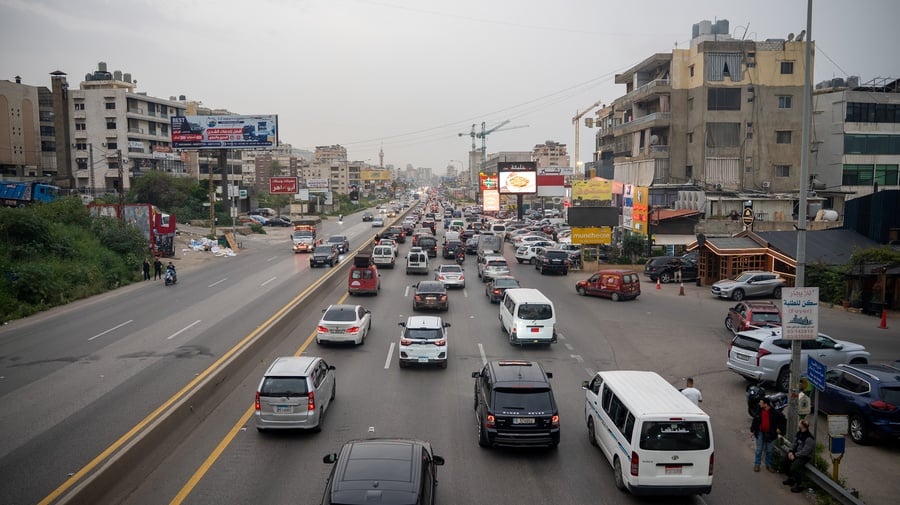 Vehicles head southwards from the southern Lebanese city of Sidon on 17 April, the day of an announced ceasefire.
