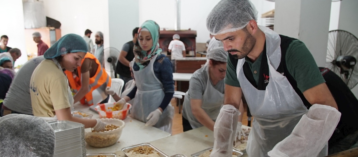 Iftar meals bring spirit of Ramadan to struggling refugees