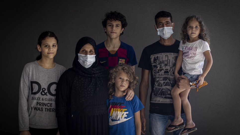 Manar (far right) poses for a family portrait with (from left to right), her sister Iman, 13, mother Fahima, 35, brothers Jamal, 15, and Mahmoud, 8, and father Mohammad, 39. © UNHCR/Diego Ibarra Sánchez