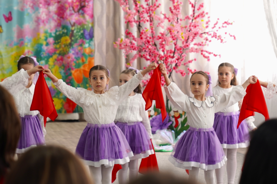 Some children are performing a dance in the kindergarten n.9 in Cahul