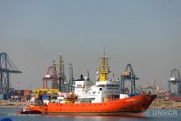 UNHCR welcomes Aquarius resolution, but stresses need for more predictable approach to disembarkation