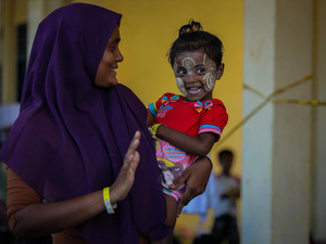 Indonesia. Rohingya refugees rescued after harrowing sea journey that claimed lives