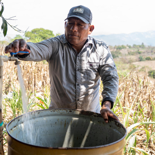 عانت منطقة لا دانتا في السلفادور من سلسلة من موجات الجفاف، ويقول المزارع خوسيه إن العديد من أقرانه اضطروا إلى التخلي عن سبل عيشهم والرحيل.