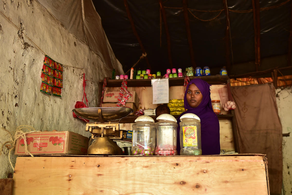 Kenya. Sister's sacrifice and UNHCR support help refugee girl fulfil her ambitions