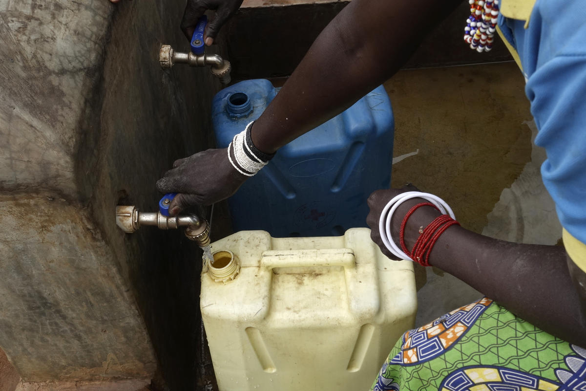 Uganda. Solar power delivers clean water to South Sudanese refugees' doorstep