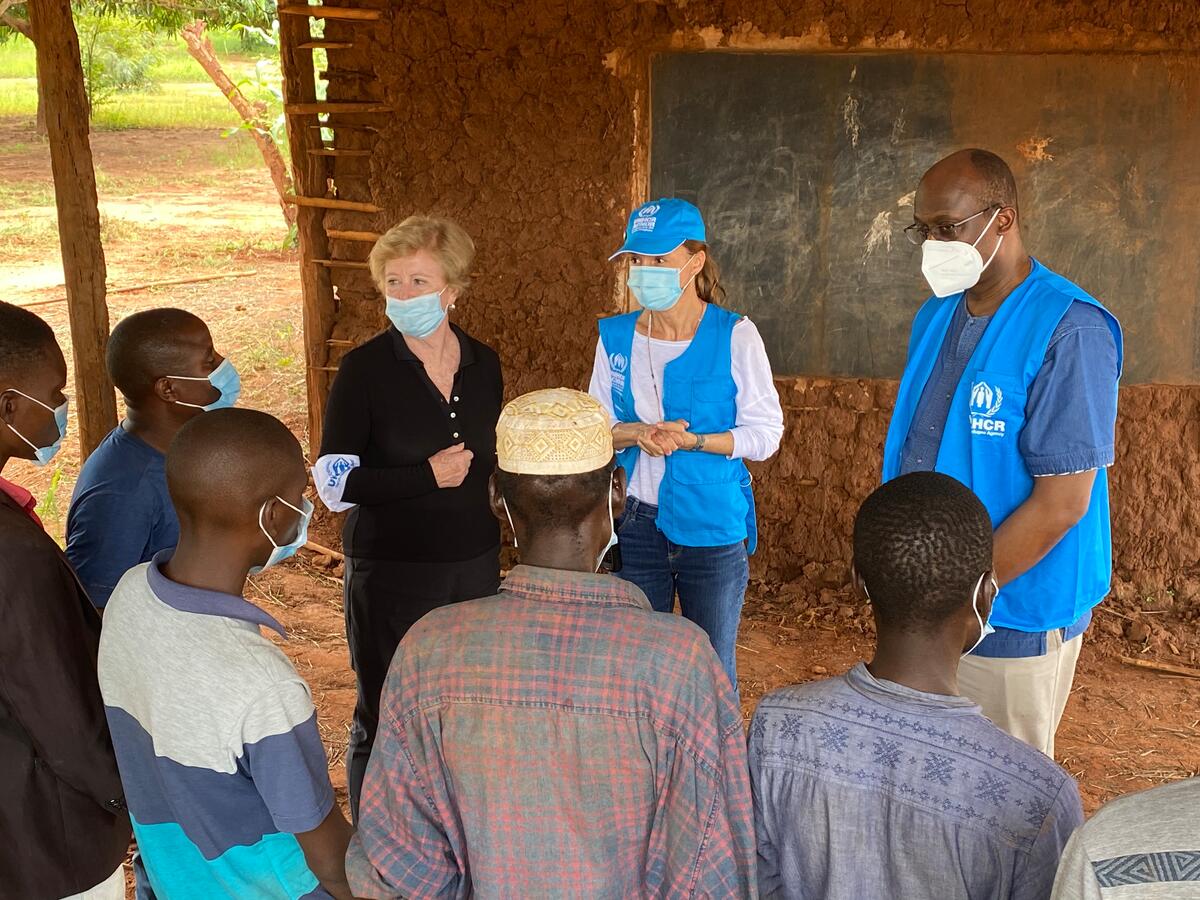 Mozambique. Assistant High Commissioners visit displaced families in crisis-torn northern provinces