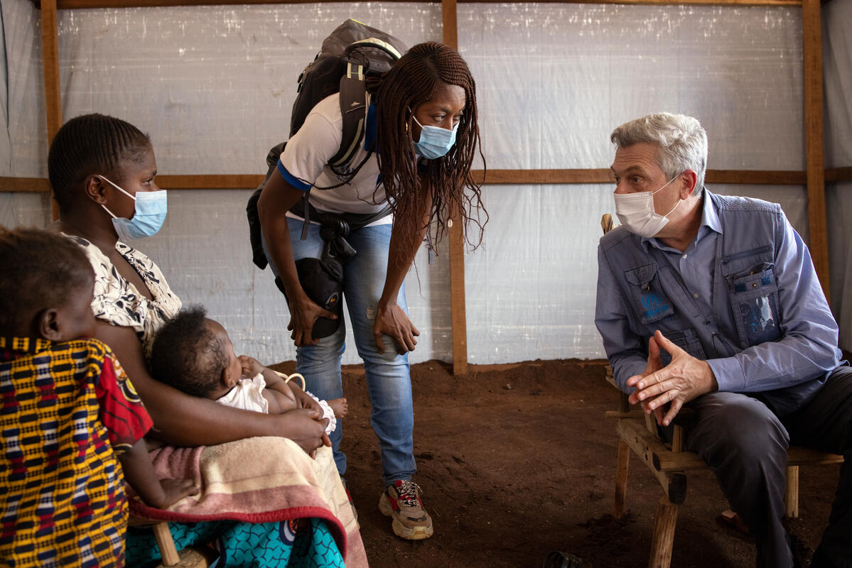 Democratic Republic of Congo. High Commissioner visits CAR refugees