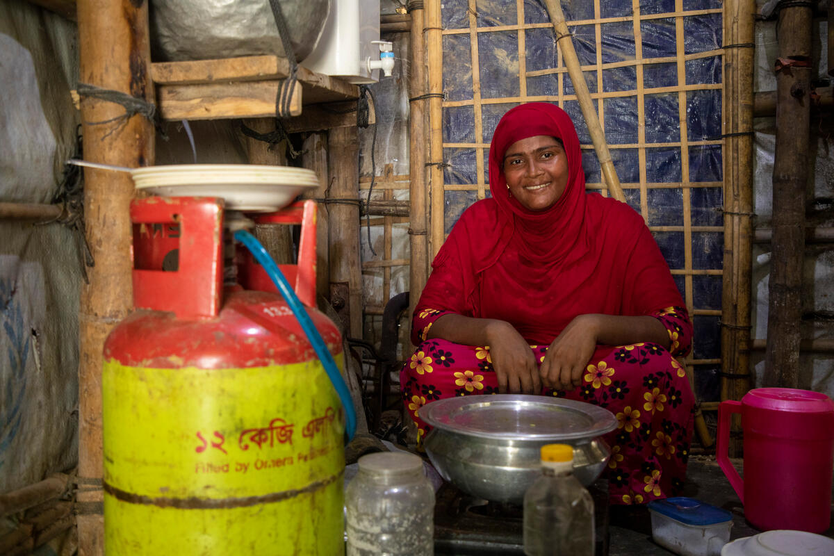 Bangladesh. LPG gas distribution benefits Rohingya refugee families