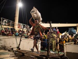 Tanzania. Burundian refugees are transferred to Kigoma