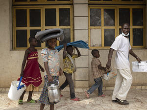 Refugees from the Central Africa Republic have just collected NFIs at a UNHCR distribution center in Yakoma, northern DRC, and are walking back to the homes of the Congolese families hosting them. 