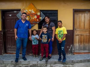 Ecuador. Displaced Venezuelan family makes a living from art