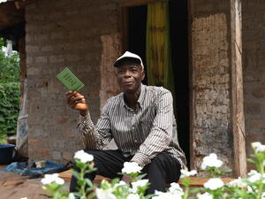 Nigeria. Community leader encourages other refugees to have COVID-19 vaccine